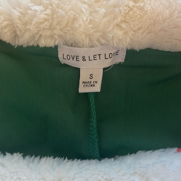 Green Christmas party Dress in size Small
Worn once
Wonderful condition - Picture 6 of 6